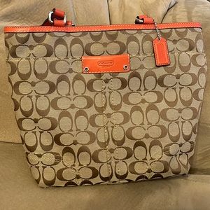 Beige Coach Purse 👜